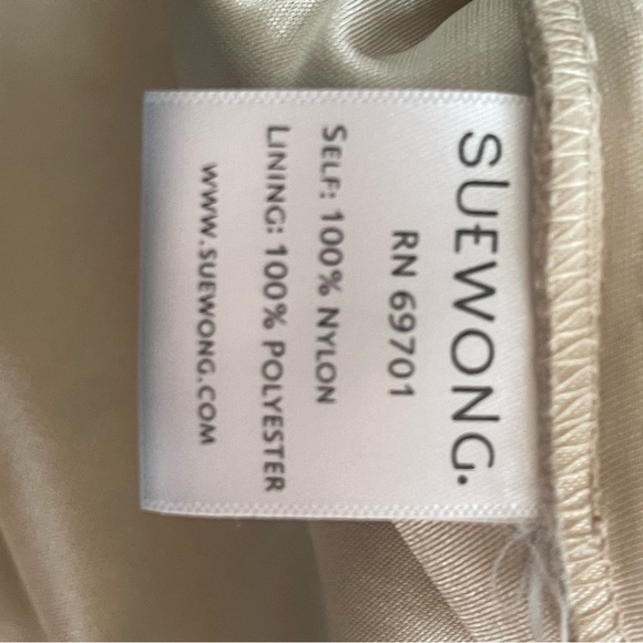 Beautiful cream colored lace Sue Wong formal cocktail dress in a size 6. - Picture 5 of 6